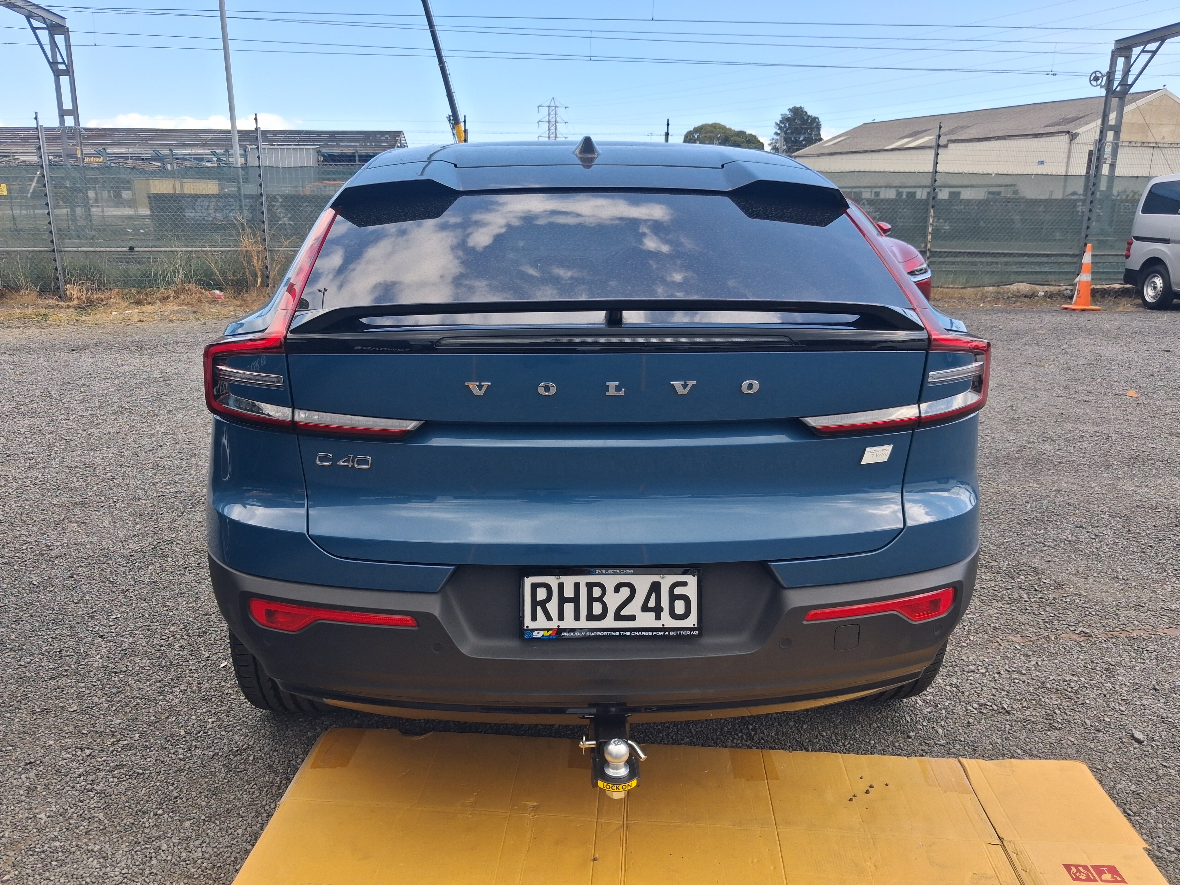 VOLVO C40 STATIONWAGON 2022-CURRENT